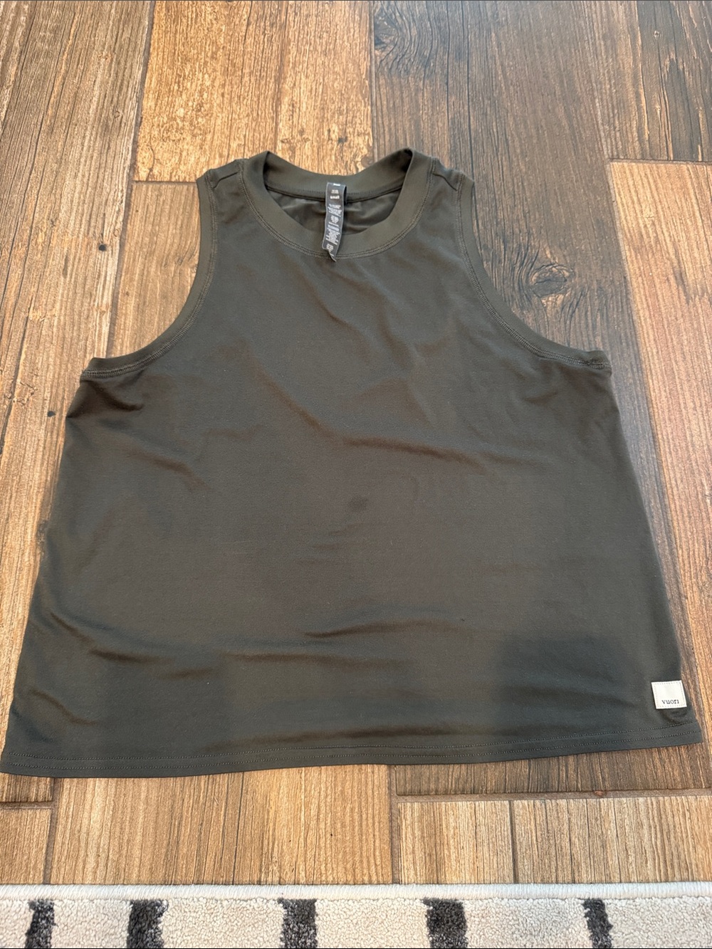 Vuori super soft mussel Olive Green Tank Top size small EUC